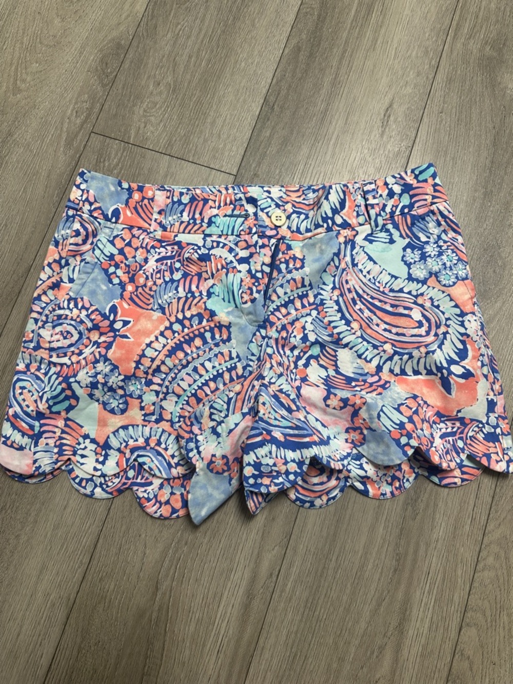 crown & ivy Coral, Light Blue & Navy Paisley Scallop-Hem High Waist Shorts